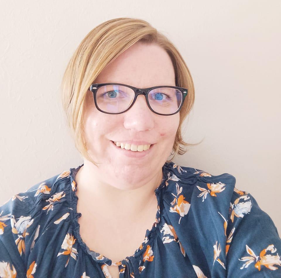 Qui suis-je ? Charlène Malandain. Rédactrice web culturel et blogueuse littéraire chez CHARLENE REDAC'.