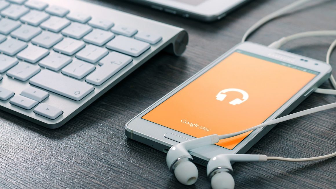 Plongez dans le monde de la musique sur les plateformes de streaming, où chaque mélodie est à portée de main.