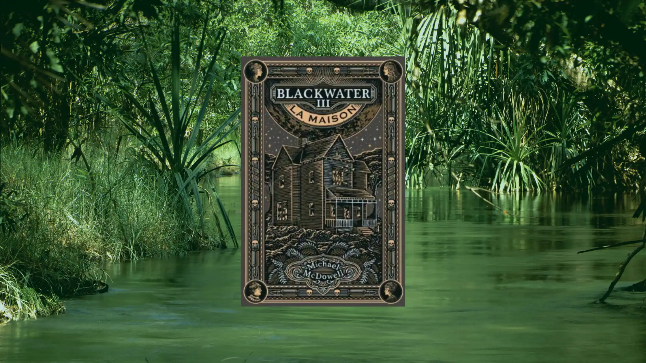 Couverture du roman "Blackwater tome 3 – La Maison" de Michael McDowell, illustrant une maison gothique sombre entourée de végétation, reflétant l’ambiance mystérieuse et gothique du Sud des États-Unis.