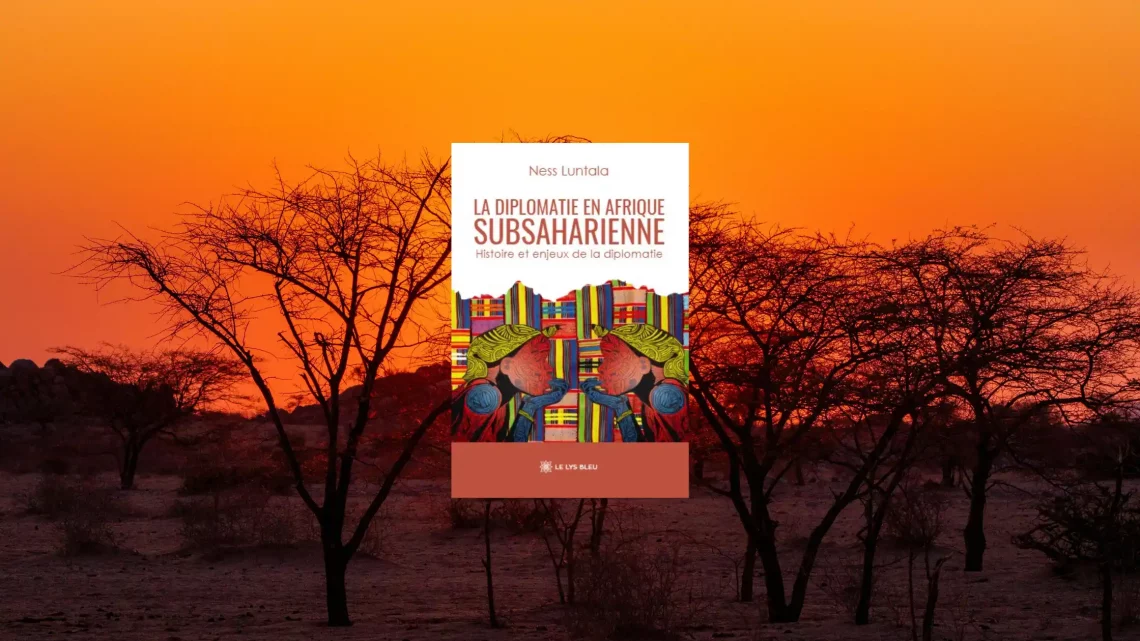 Essai qui aborde la diplomatie en Afrique centrale. Couverture du livre La diplomatie en Afrique subsaharienne de Ness Luntala.